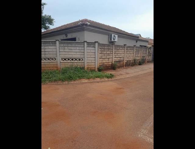 3 BEDROOM HOUSE FOR SALE IN ELOFFSDAL